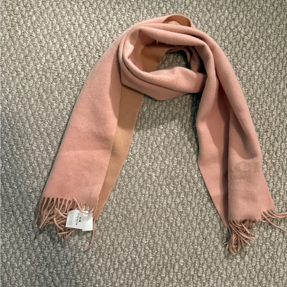DOUBLE FACED MUFFLER (COACH F56209) 
color ：blush camel